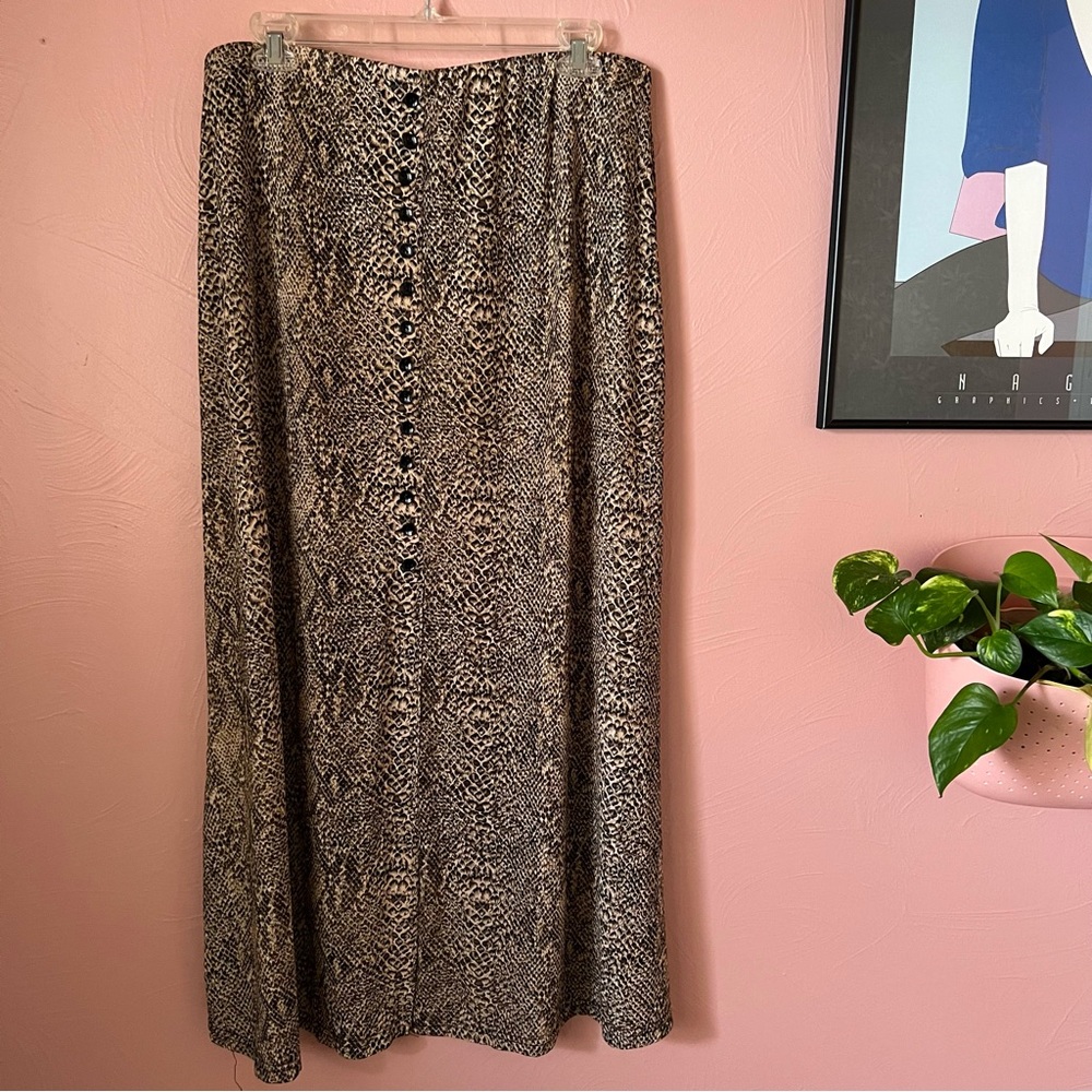 Lightweight snake print skirt